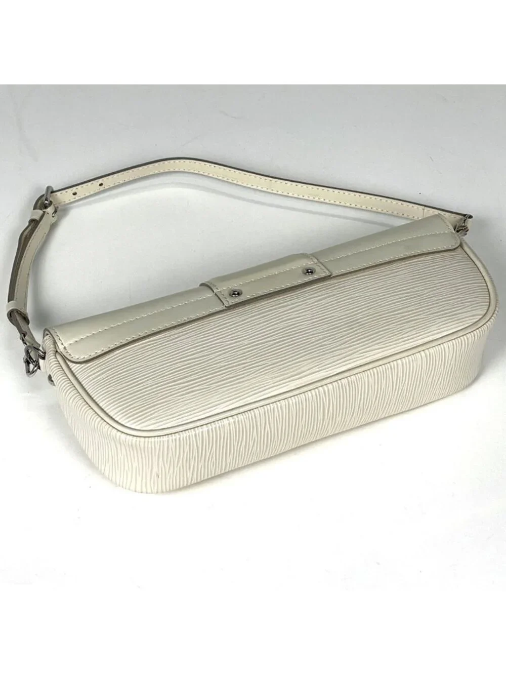 Louis Vuitton Pochette Montaigne Shoulder Bag Epi Ivoire